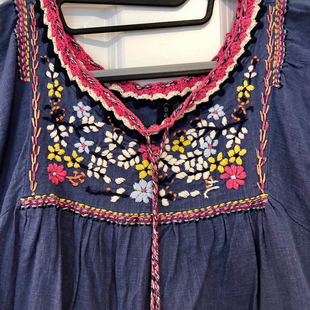 Embroidered top - Picture 2 of 3